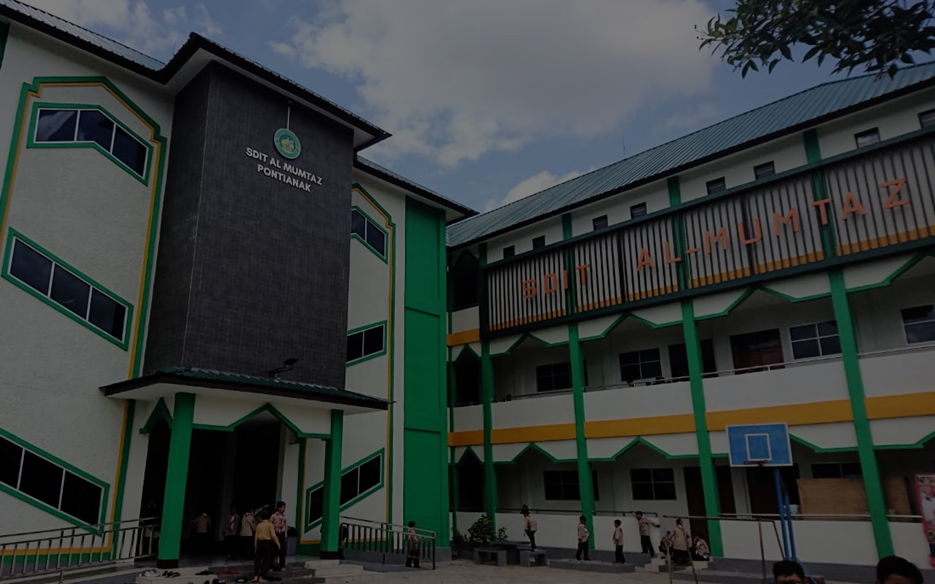 Kegiatan Pemberian Penghargaan Kepada Guru SMIT AL-Mumtaz Pontianak