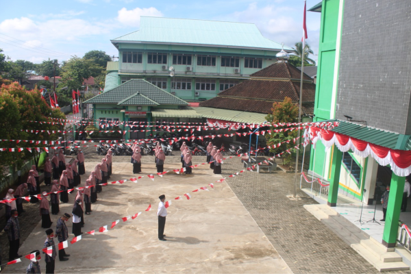 Semarak HUT Ke-76 RI, SDIT Al-Mumtaz Gelar lomba, Upacara virtual dan Nobar Penyerahan Beastudi untuk guru