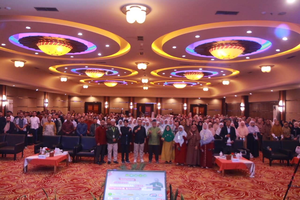 “Menebus Waktu, Menumbuhkan Cinta”: 500 Orang Tua Padati Seminar Parenting Al Mumtaz